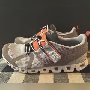 Women’s On Cloud Nexus Sz 10 worn very little. Zinc/Spice. Running Great cond.